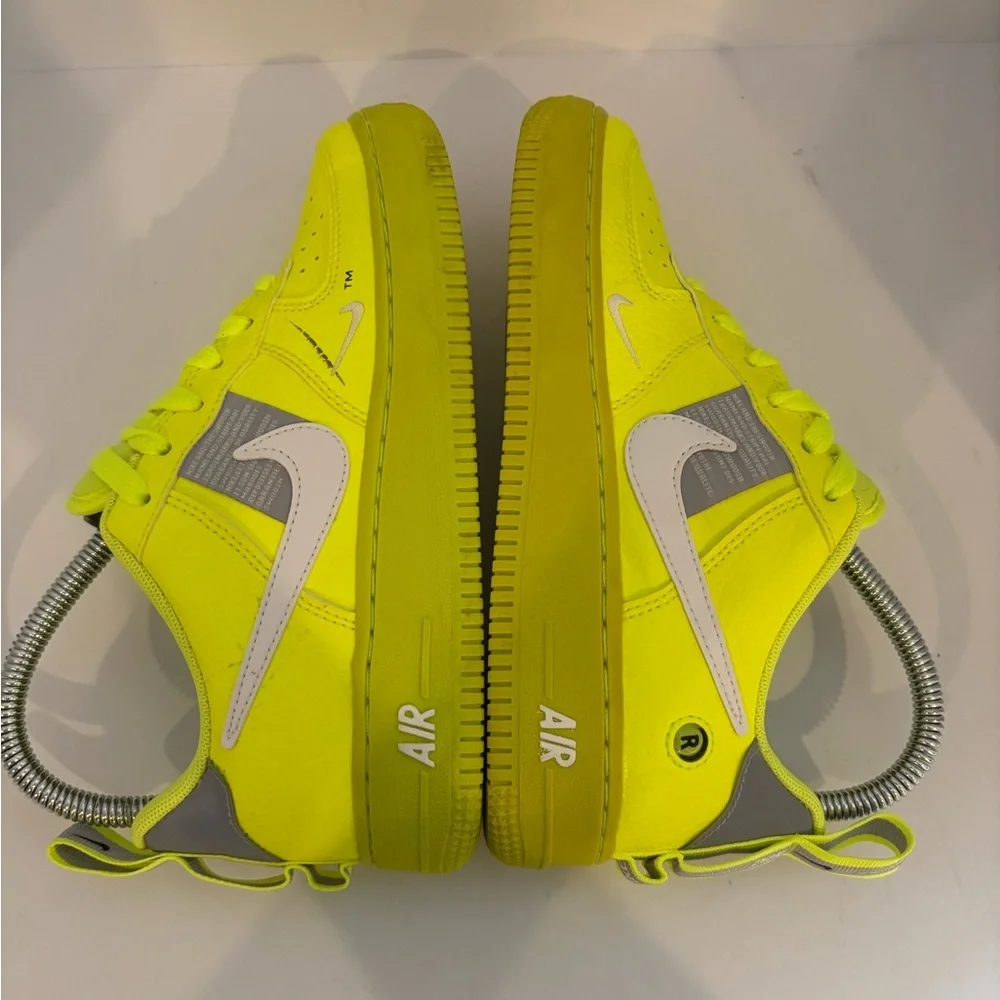 Nike Low-Top Sneakers in Neon Yellow with White Swoosh size 4